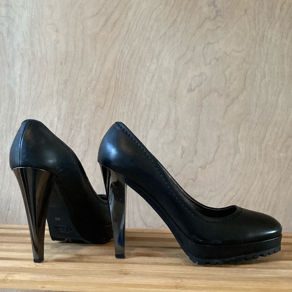 MaxMara Pumps NWOT